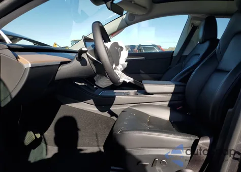 2024 Tesla Model Y из США, поврежденный, VIN 7SAYGDEE0RA275764